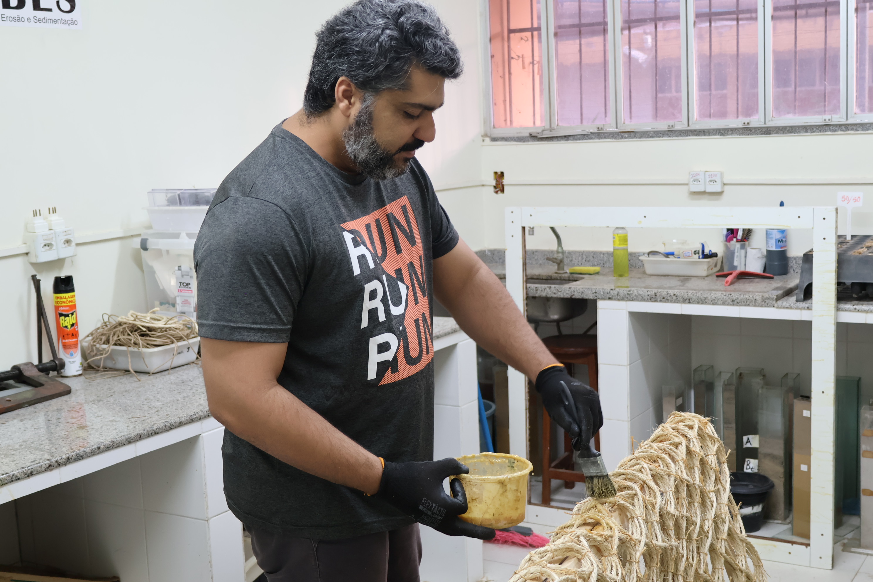 Preenchimento das geocélulas com solo